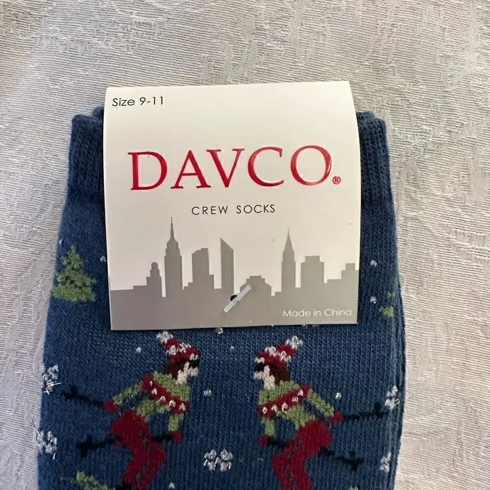 Davco Womens Holiday Christmas Sox 9-11 Snowflakes Skiing